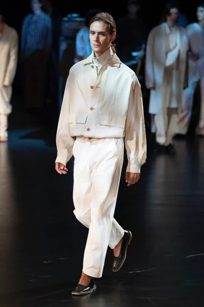 Look 24